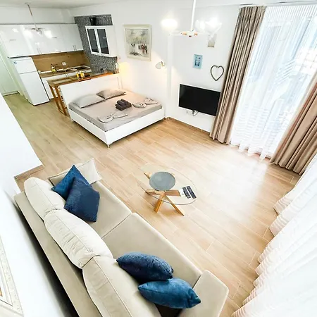 Apartament 663 *
