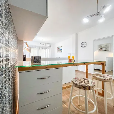Apartament 663 *